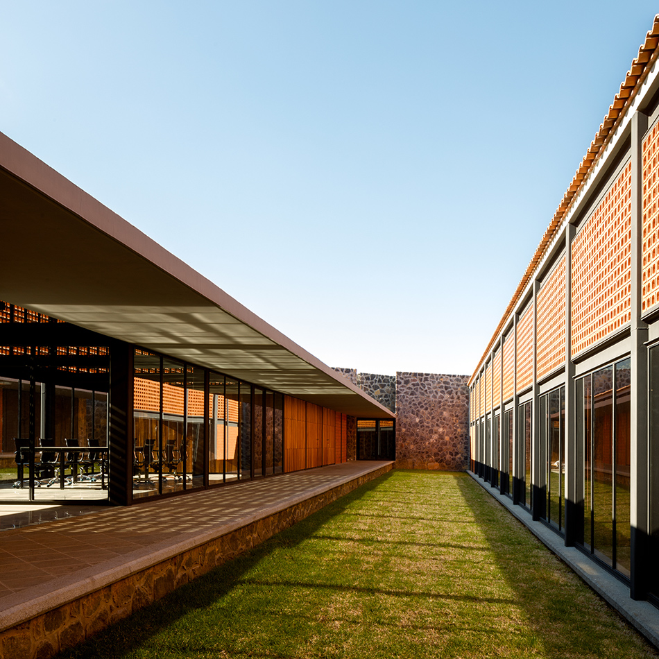 taller-mauricio-rocha-gabriela-carrillo-criminal-courts-patzcuaro-michoacan-mexico-designboom-06.jpg