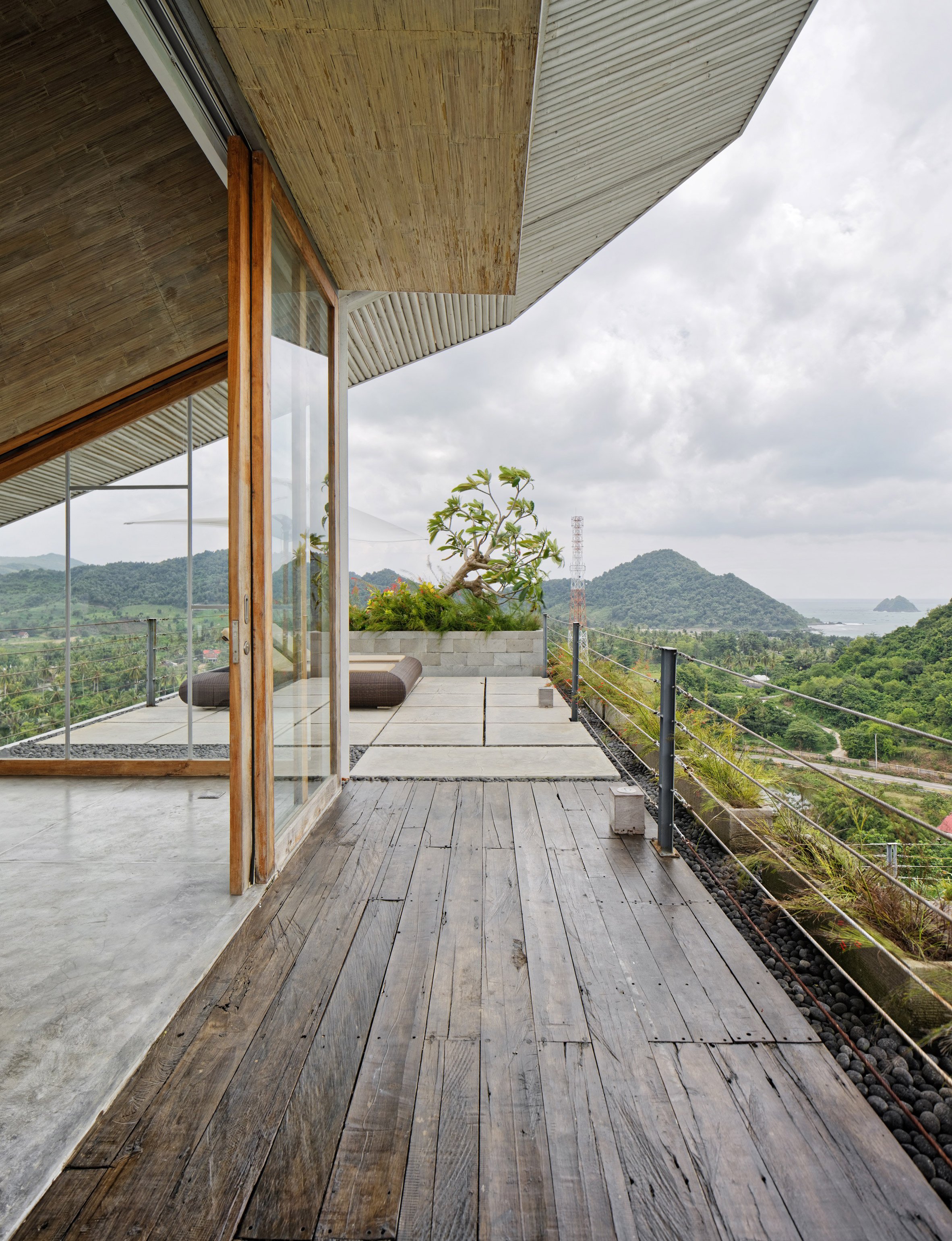 clay-house-budi-pradono-architects-architecture_dezeen_2364_col_20-1704x2221.jpg