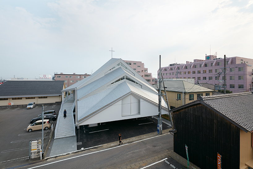 alphaville-catholic-church-suzuka-japan-designboom-05.jpg