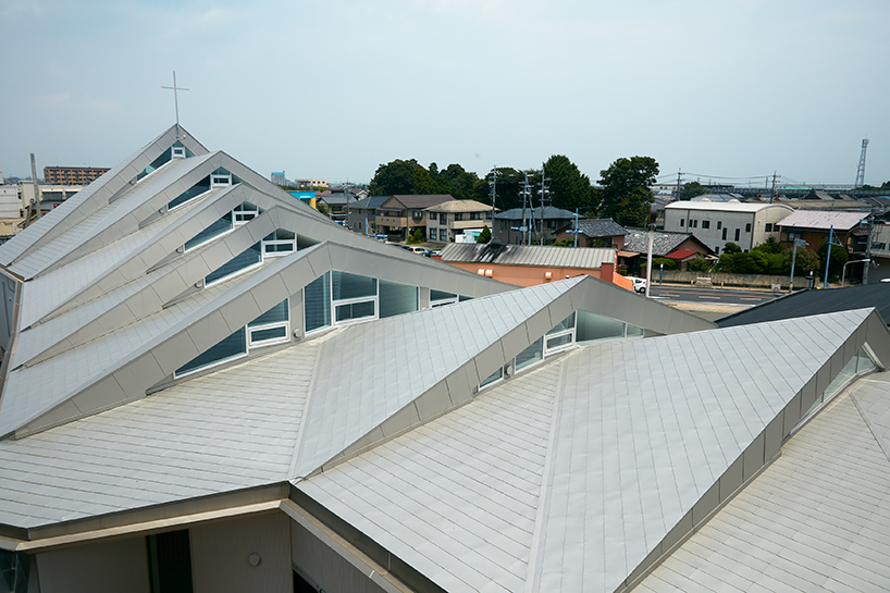 alphaville-catholic-church-suzuka-japan-designboom-11.jpg