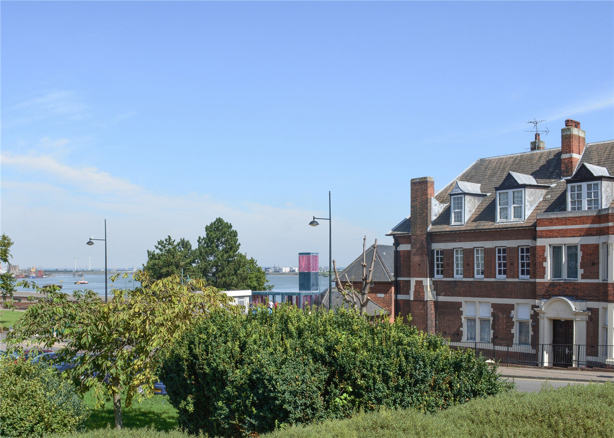 erith-lighthouse-dk-cm-architecture_dezeen_2364_col_9.jpg