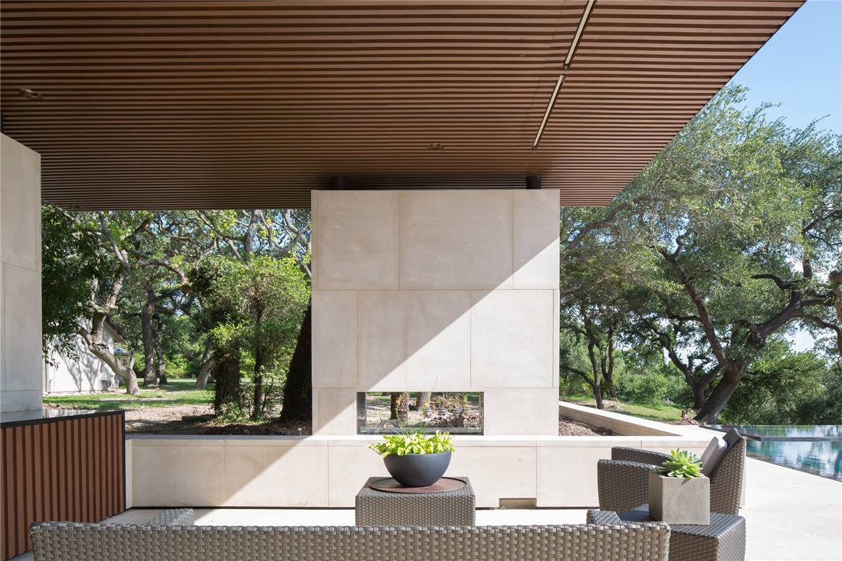 la-grange-pavilion-murray-legge-architecture-leonid-furmansky_dezeen_2364_col_9 (1).jpg