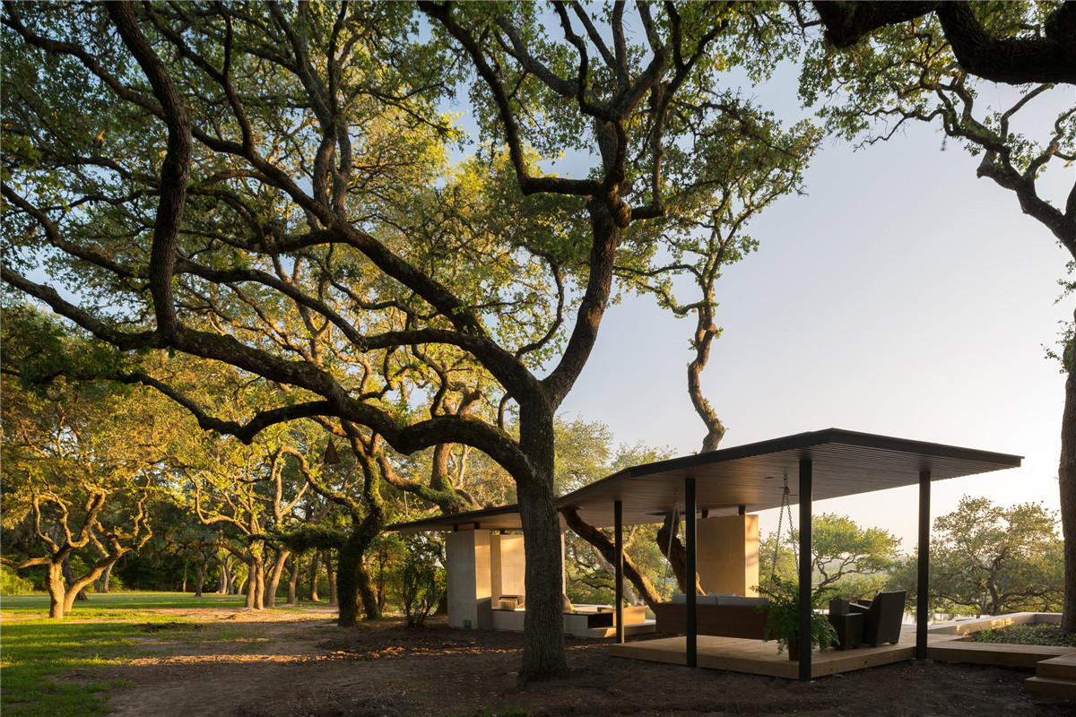 la-grange-pavilion-murray-legge-architecture-leonid-furmansky_dezeen_2364_col_5.jpg