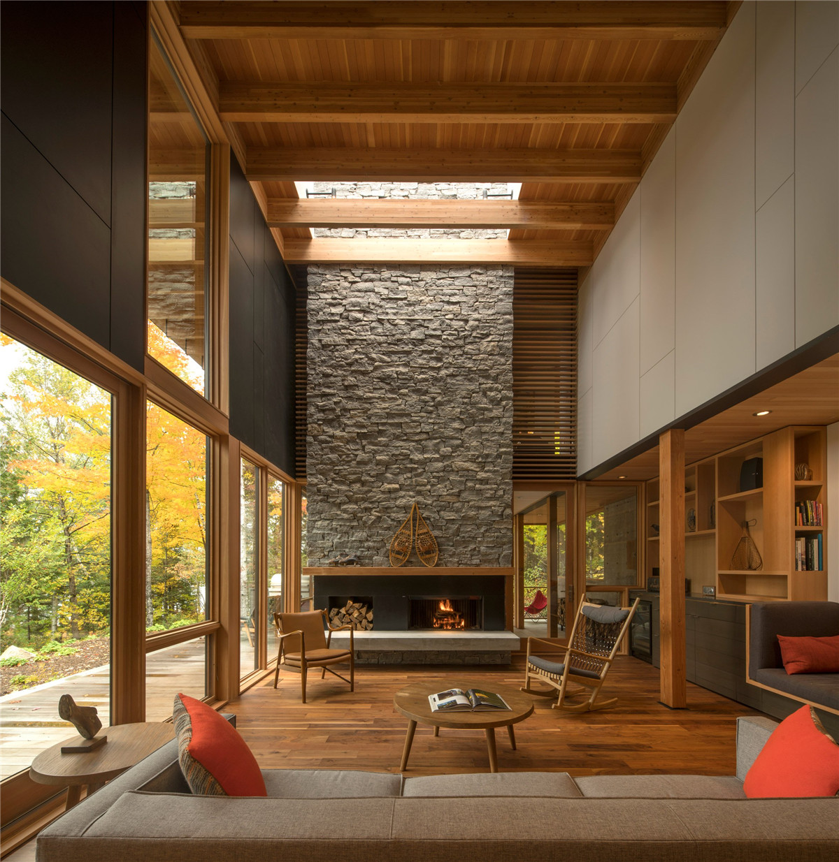 bear-stand-bohlin-cywinski-jackson_dezeen_2364_col_4.jpg