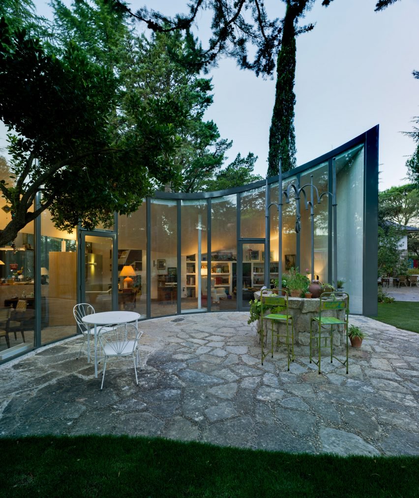 house-madrid-single-house-water-cistern-residential-spain-valdivieso-arquitectos-architecture_dezeen_2364_col_18-852x1012.jpg