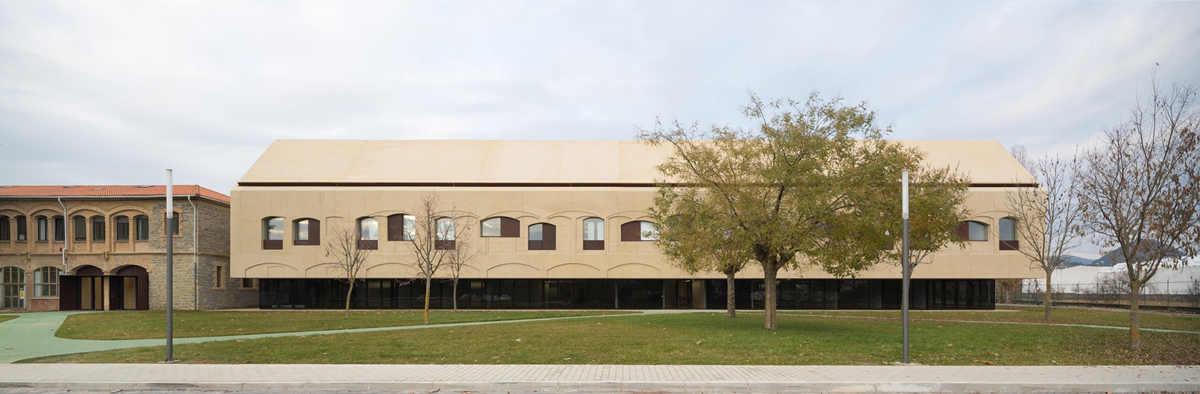 psychiatric-center-by-vailloirigaray-architects_dezeen_2364_col_1.jpg