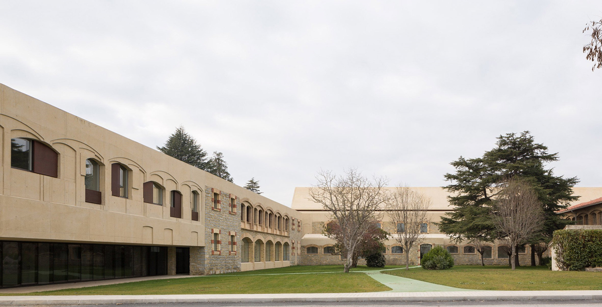 psychiatric-center-by-vailloirigaray-architects_dezeen_2364_col_5.jpg