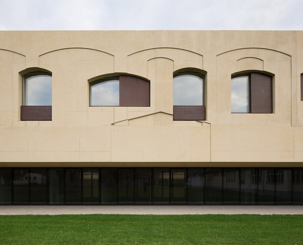 psychiatric-center-by-vailloirigaray-architects_dezeen_2364_col_12.jpg