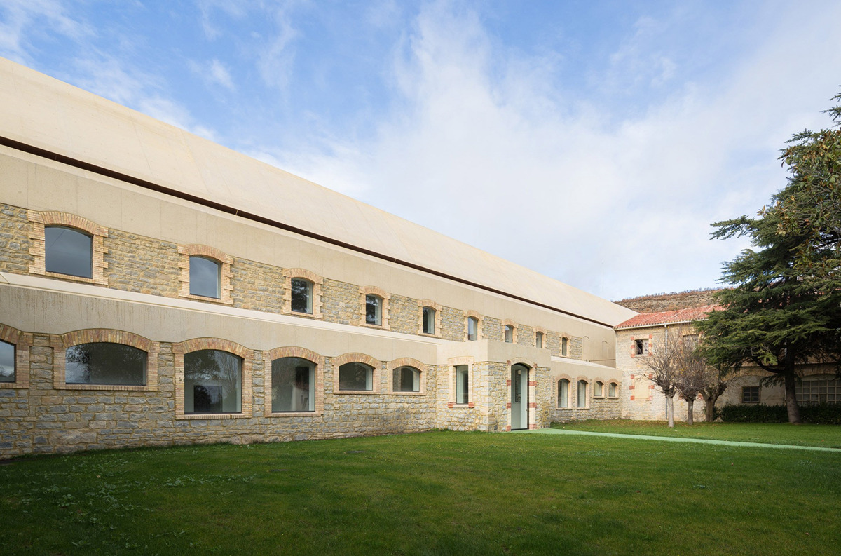 psychiatric-center-by-vailloirigaray-architects_dezeen_2364_col_7.jpg