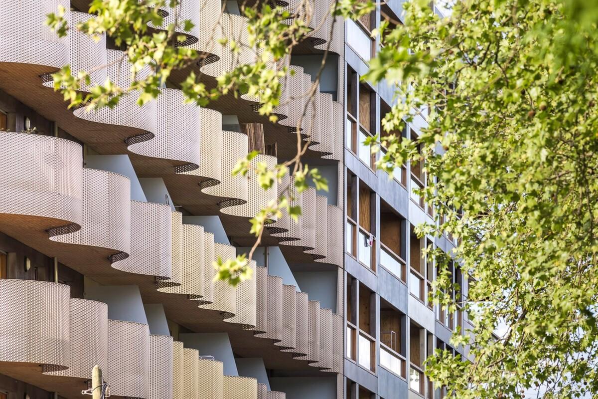 流淌在建筑上的塞纳河 — 极富韵律感的巴黎公寓