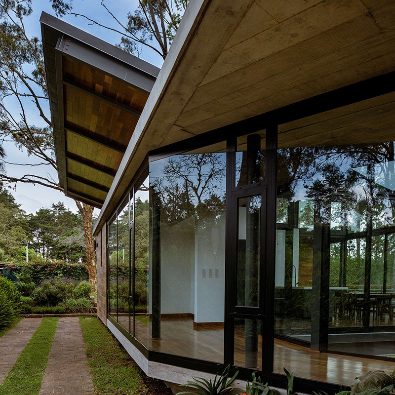 la-cabanita-paz-arquitectura-architecture-house-gautemala_dezeen_2364_col_11.jpg