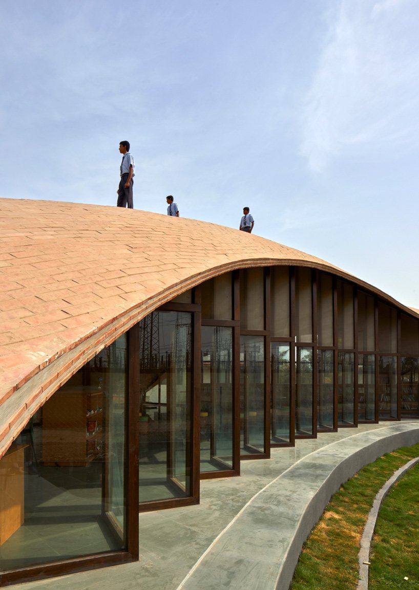 sPa-sameep-padora-maya-somaiya-sharda-library-brick-india-designboom-03.jpg