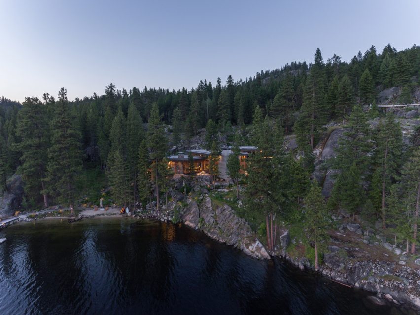 cliff-house-mccall-design-planning-architecture-idaho-usa_dezeen_2364_col_19-852x639.jpg