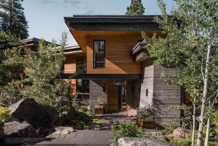 cliff-house-mccall-design-planning-architecture-idaho-usa_dezeen_2364_col_20-852x569.jpg