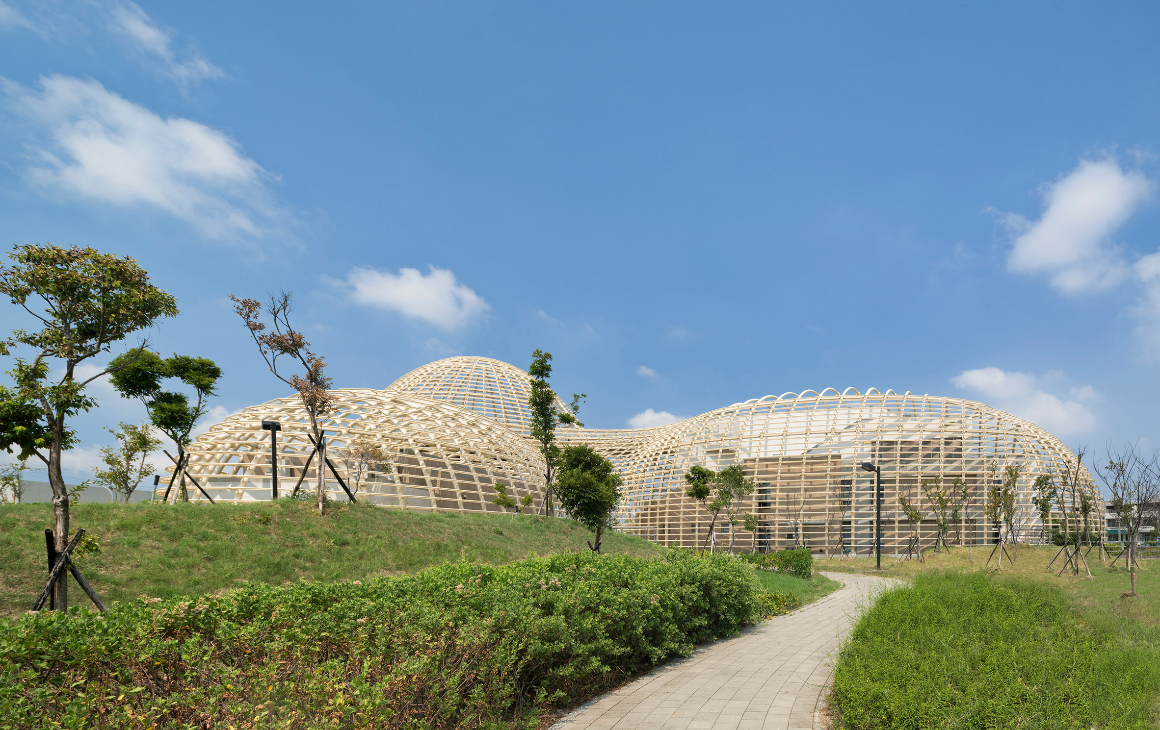 2_taoyuan-sewage-treatment-project-habitech-architects-taiwan-architecture_dezeen_2364_col_1.jpg