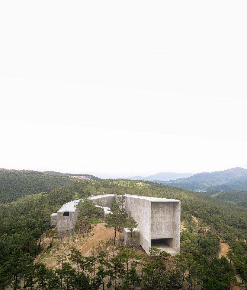 alvaro-siza-saya-park-art-pavilion-carlos-castanheira-designboom-09.jpg