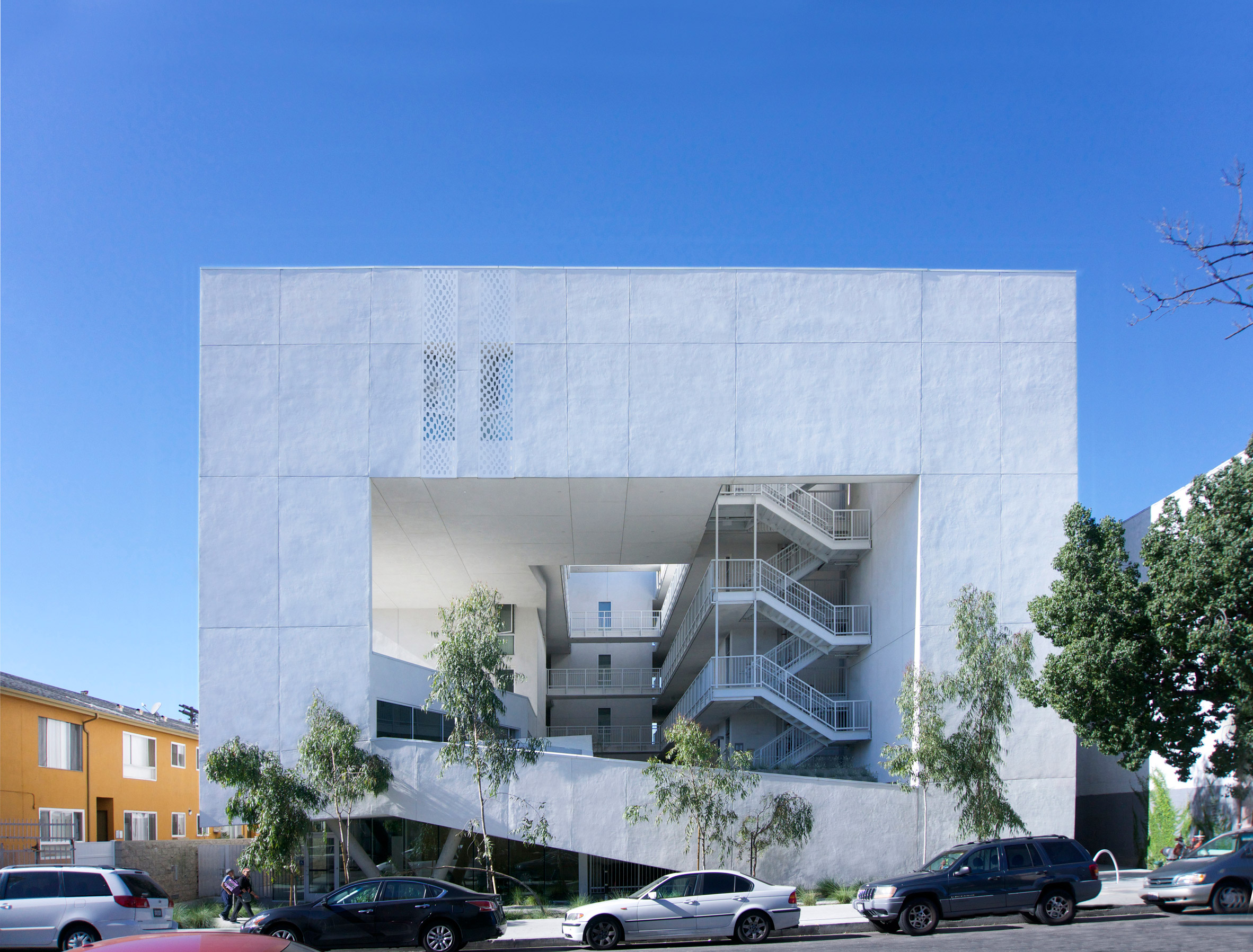 2_six-brooks-scarpa-architecture-los-angeles-california-housing-affordable_dezeen_19.jpg