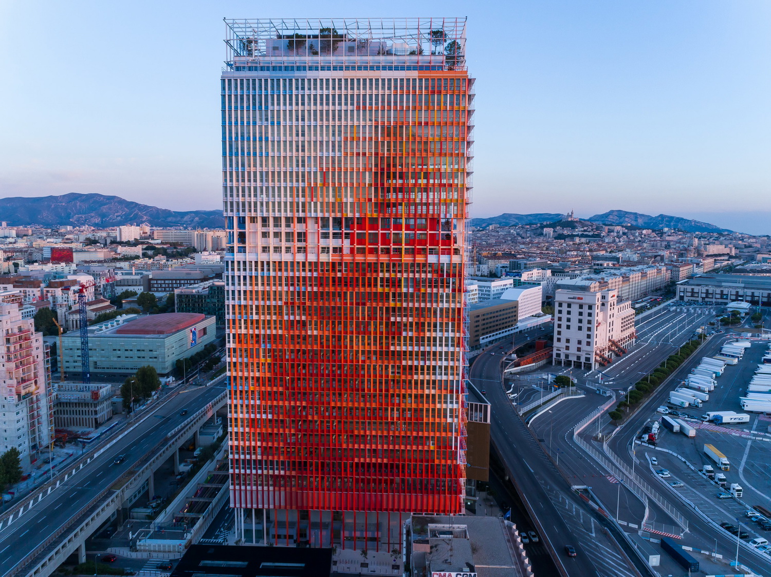 调整大小 1_la-marseillaise-jean-nouvel-architecture-offices-france_dezeen_2364_col_3.jpg