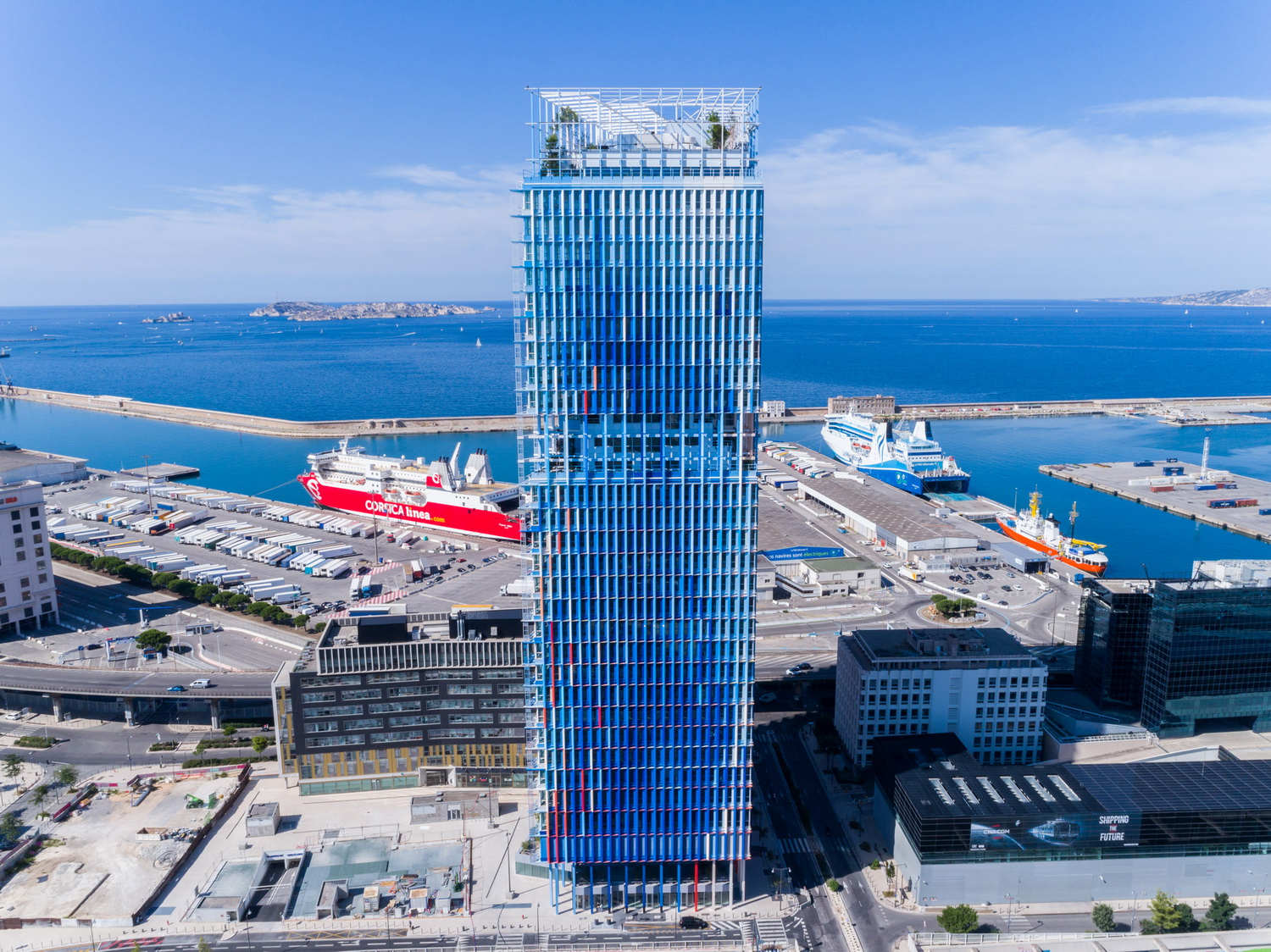 调整大小 5_la-marseillaise-jean-nouvel-architecture-offices-france_dezeen_2364_col_2.jpg