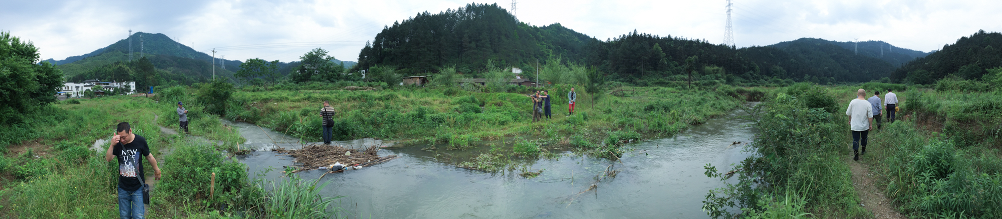 溪水漫溢，地势起伏，草木杂生 Overflowing streams, undulating terrains, and luxuriant vegetations.jpg