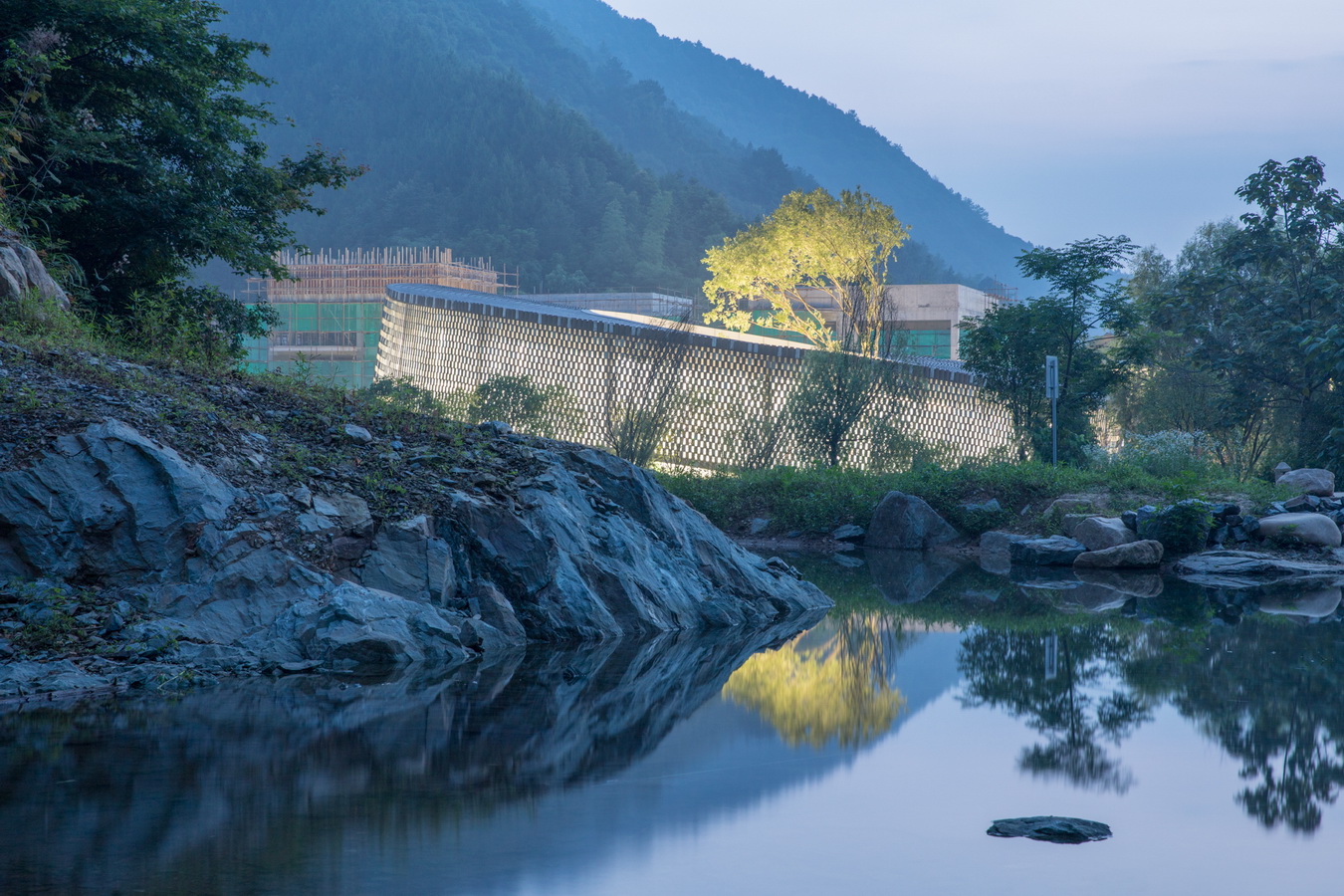 调整大小 建筑回应山形水势 The building responding to the landscape.jpg