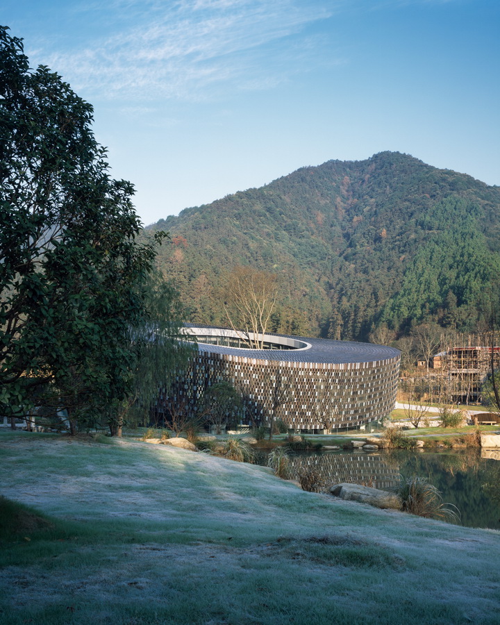 调整大小 建筑的肌理和色彩融于环境之中 Texture and color of the building merging into its surroundings.jpg