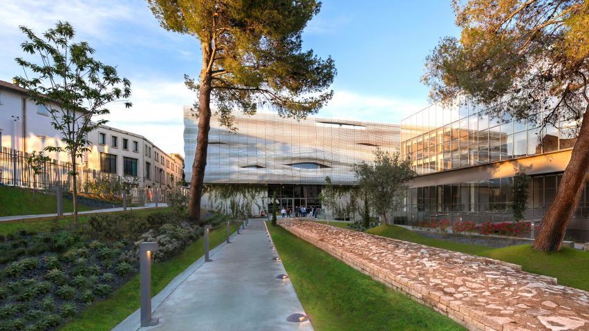 musee-de-la-romanite-nimes-elizabeth-de-portzamparc-architecure-museum-france-_dezeen_2364_hero2-852x479.jpg