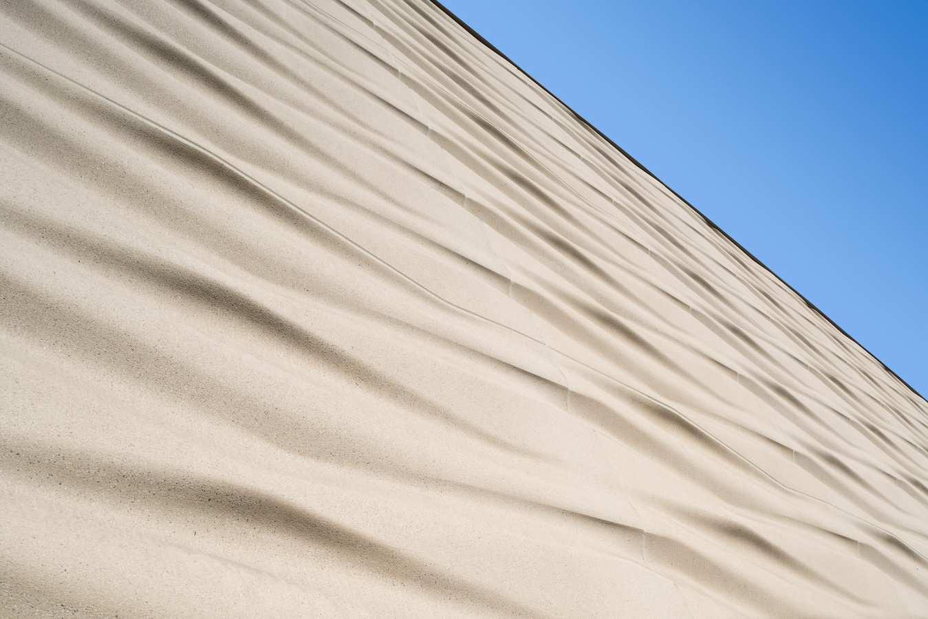 调整大小 ucla-basketball-facility-kevin-daly-architects-architecture-los-angeles-california-usa_dezeen_2364_col_14.jpg