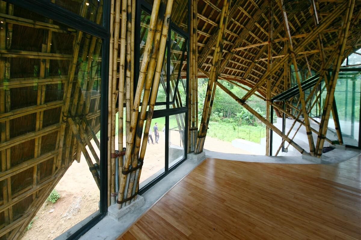 立于青山绿水间的木屋：建仁社区住宅 / 1+1>2