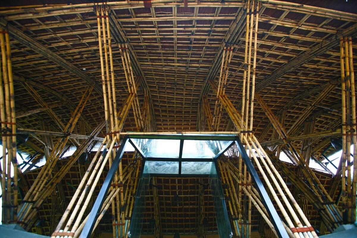 立于青山绿水间的木屋：建仁社区住宅 / 1+1>2