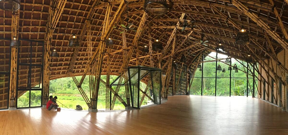 立于青山绿水间的木屋：建仁社区住宅 / 1+1>2