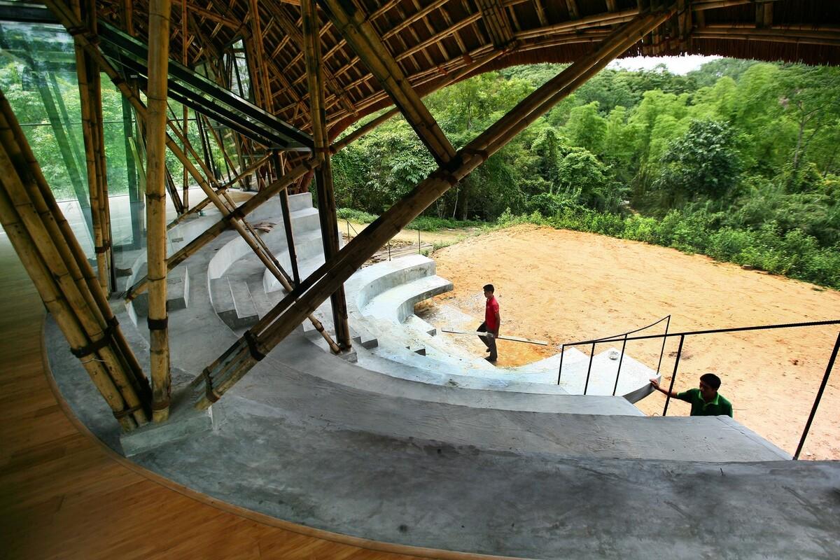 立于青山绿水间的木屋：建仁社区住宅 / 1+1>2