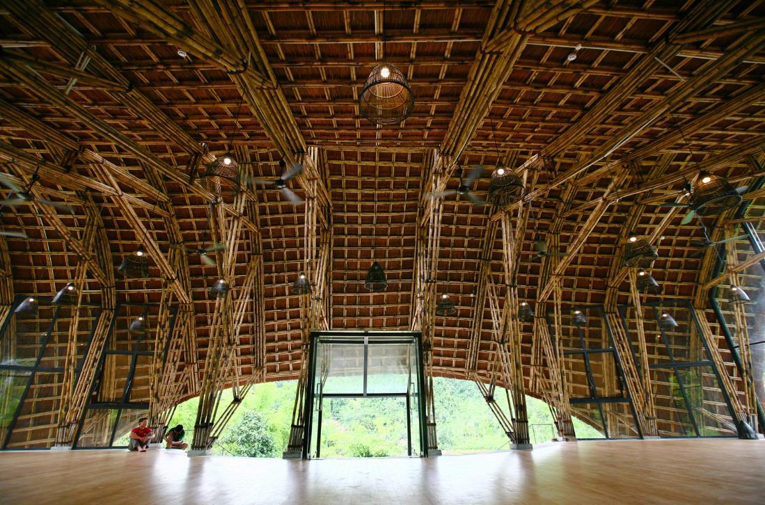 立于青山绿水间的木屋：建仁社区住宅 / 1+1>2