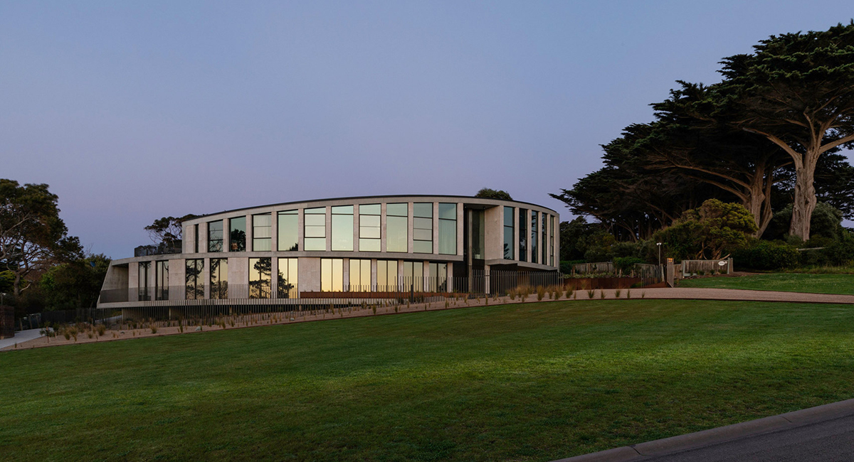 tidal-arc-house-woods-bagot-architecture-residential-melbourne-australia-concrete_dezeen_1704_col_0.jpg