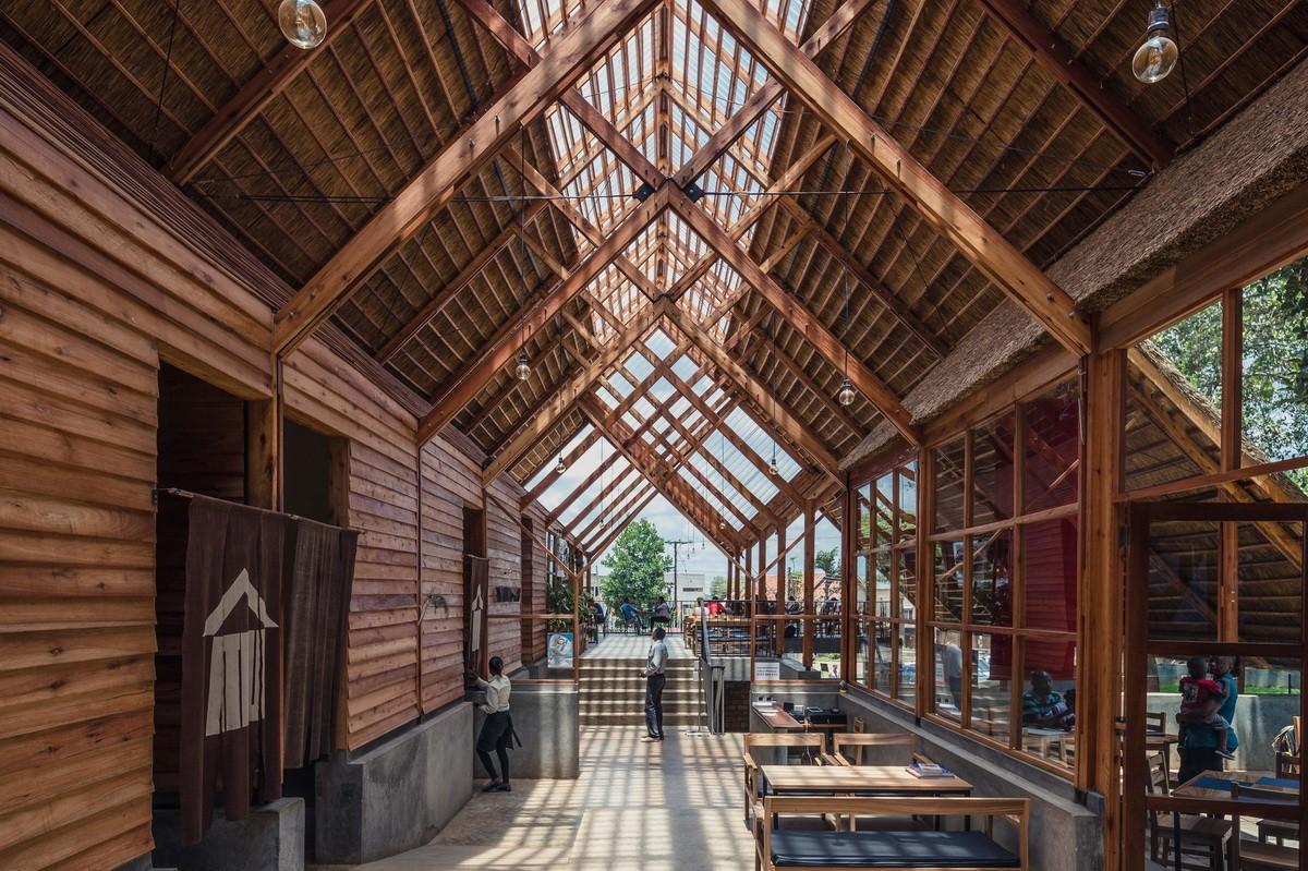轻盈明快，如掠过草地的轻燕：山森日式餐厅/ TERRAIN architects