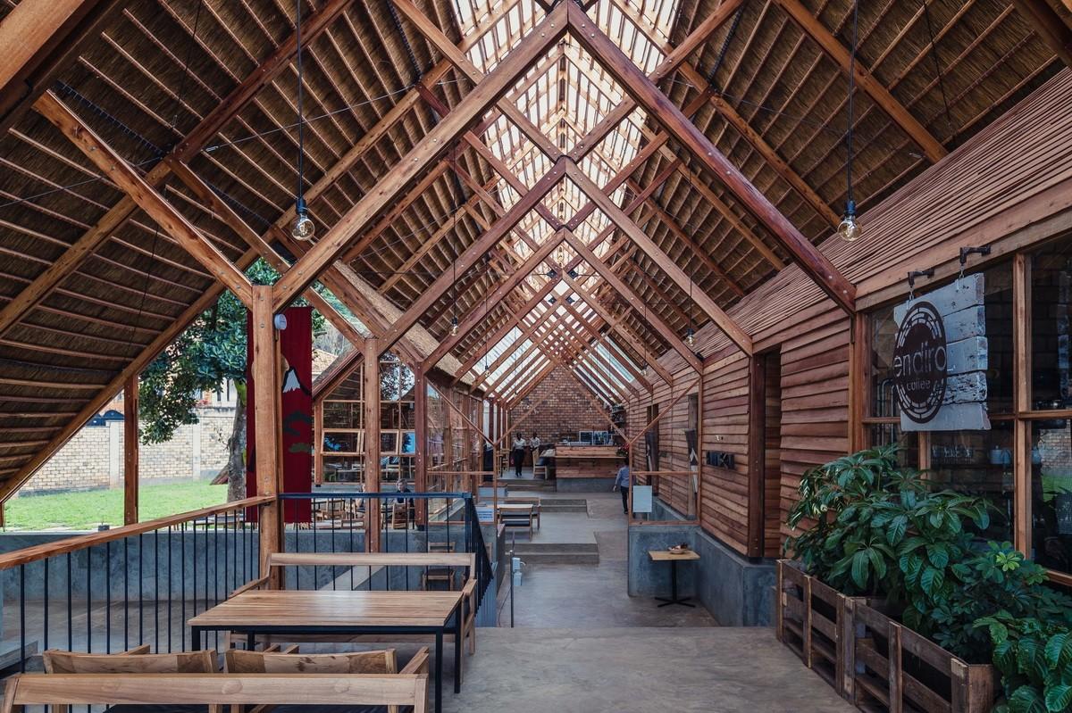 轻盈明快，如掠过草地的轻燕：山森日式餐厅/ TERRAIN architects