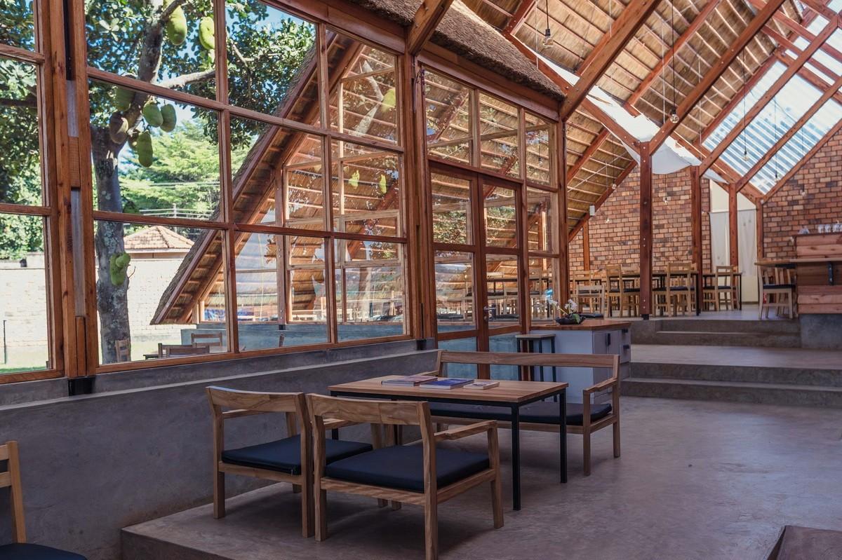 轻盈明快，如掠过草地的轻燕：山森日式餐厅/ TERRAIN architects