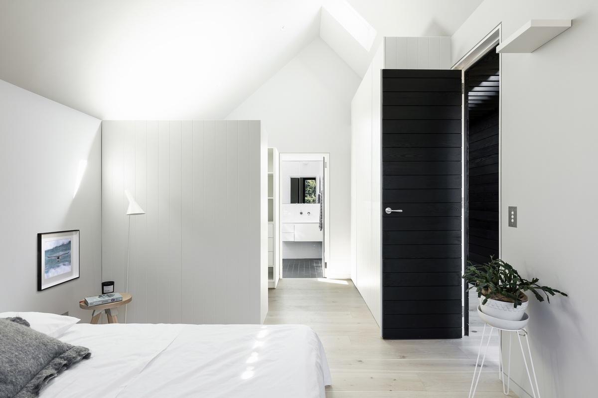 黑白几何构筑成的儿童积木：双子顶别墅 / Benn & Penna Architecture