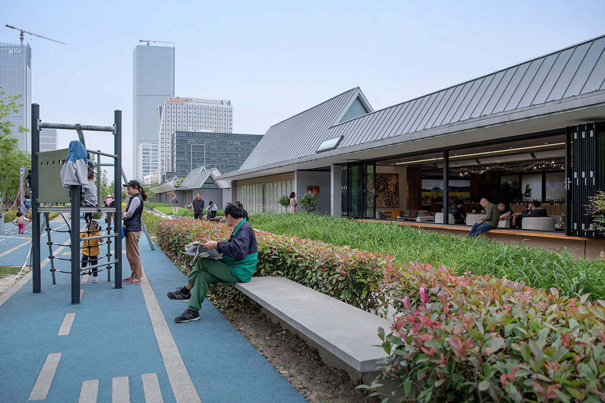 ▲儿童乐园看向法南餐厅，©苏圣亮摄 View from the playground to the restaurant.jpg