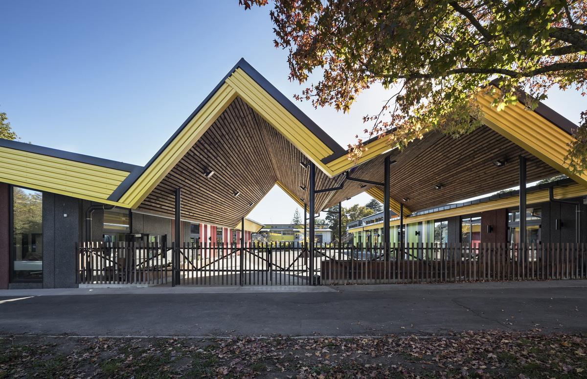 a1_feature_-_FREEMANS_BAY_SCHOOL_entrance_2of10.jpg
