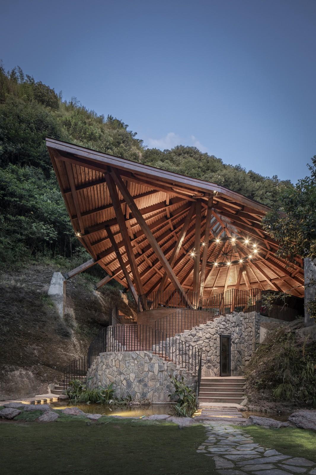 鹰岩崖居——自在平江野奢酒店 / 北京多向界建筑设计