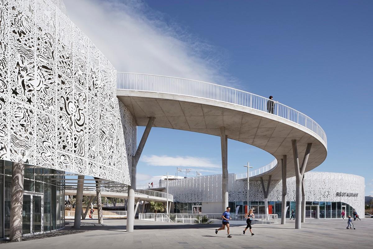 海洋与陆地之间的白色珍珠：阿格德角博彩与展览中心 / A+Architecture