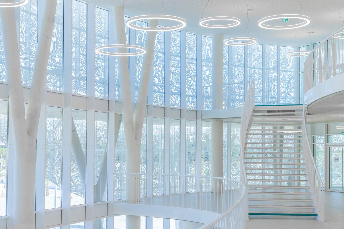 海洋与陆地之间的白色珍珠：阿格德角博彩与展览中心 / A+Architecture
