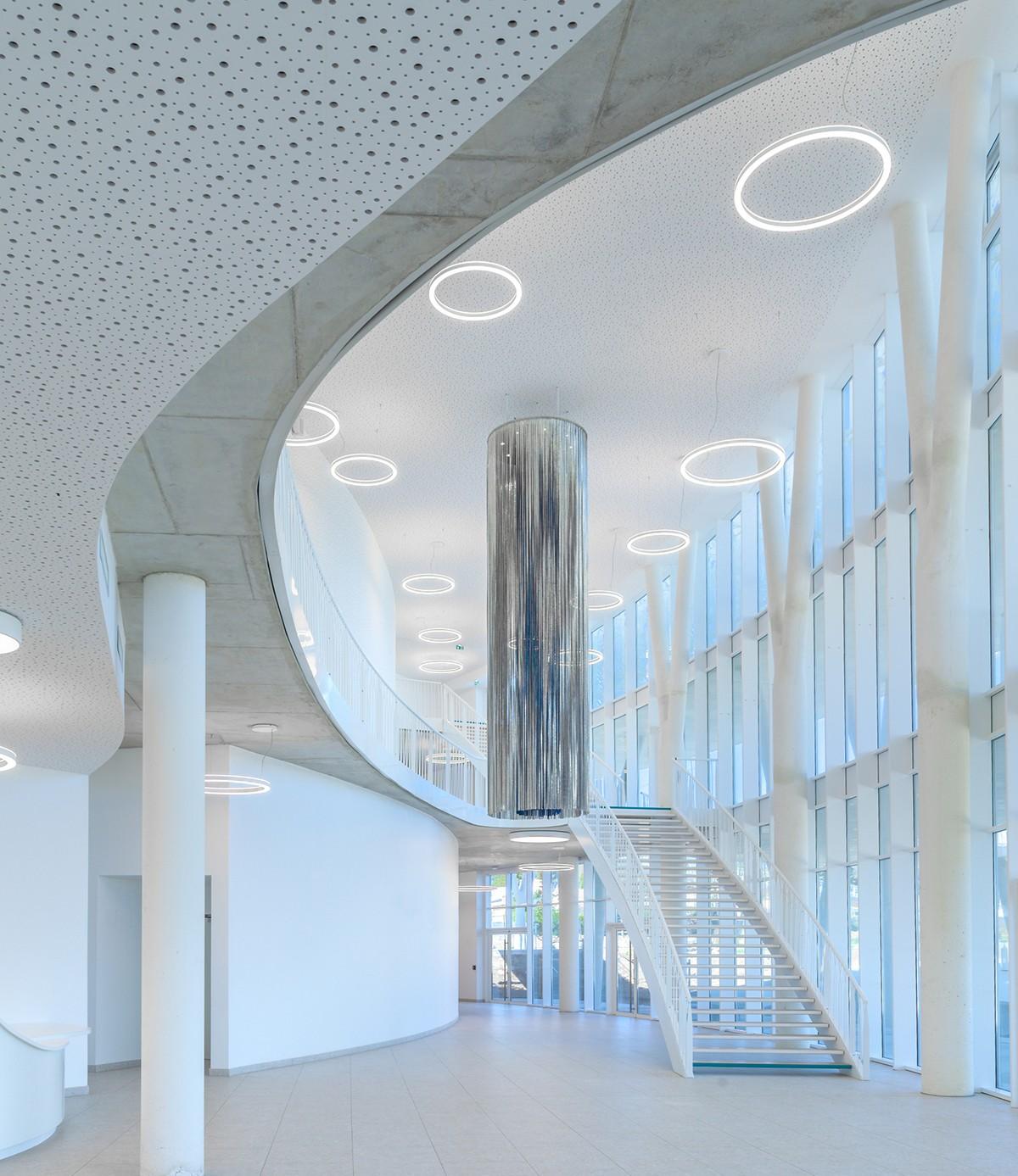 海洋与陆地之间的白色珍珠：阿格德角博彩与展览中心 / A+Architecture
