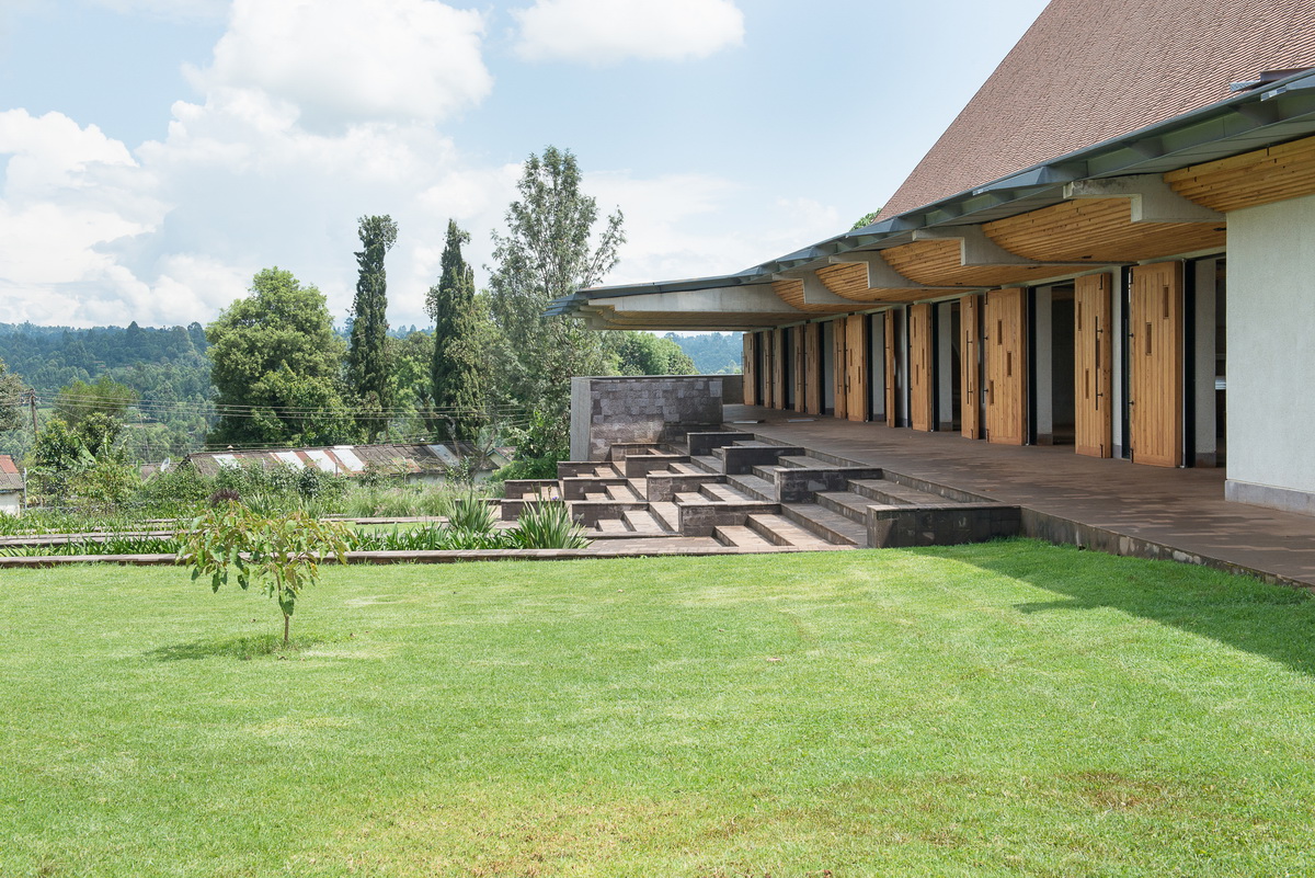 b1_Exterior_view_of_integrated_terraced_landscaping_-.Aernout_Zevenbergen.jpg