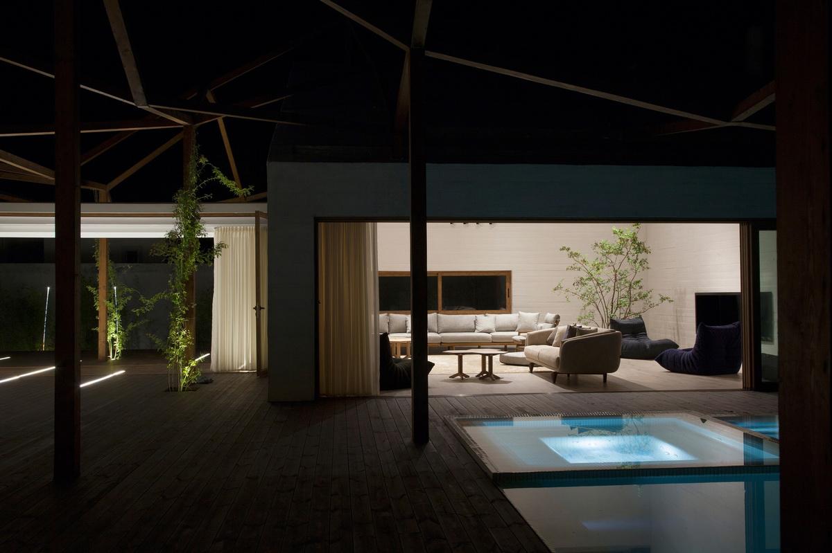 束缚之下，自由舒展：Vanoosh 别墅 / 35-51 ARCHITECTURE Office