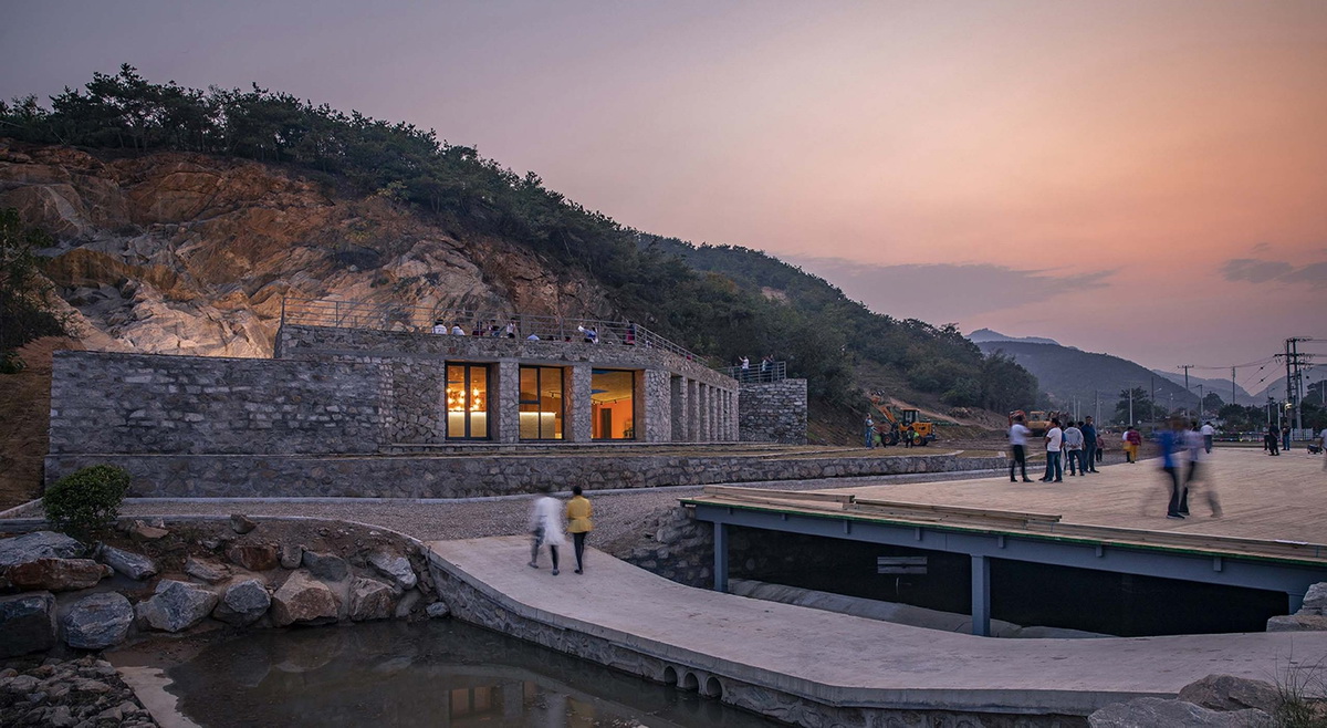 a1-夕阳中的石窝剧场_Stone_Nest_Amphitheatre_in_setting_sun.jpg