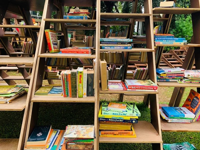 nudes-the-bookworm-pavilion-mumbai-designboom-10.webp.jpg