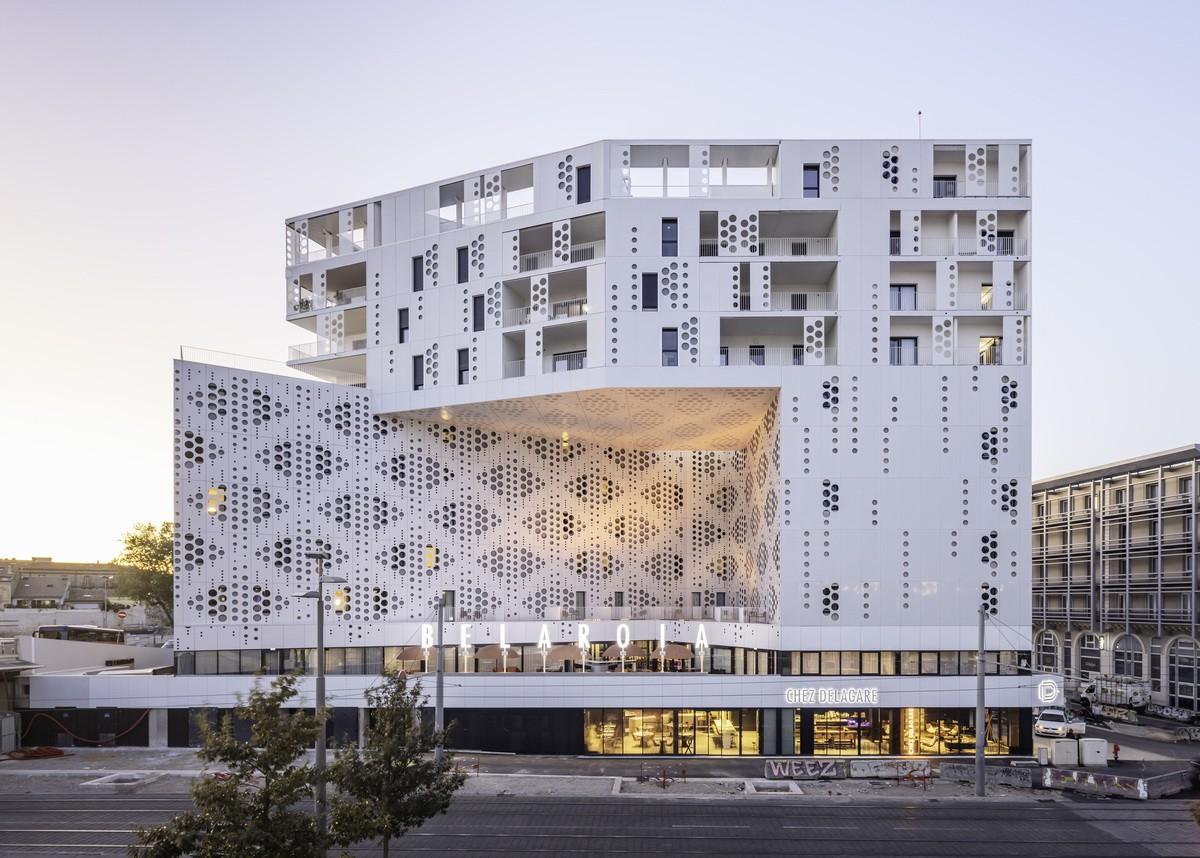 如纯白蕾丝裙般优雅圣洁：蒙特皮埃酒店综合体 / Manuelle Gautrand Architecture