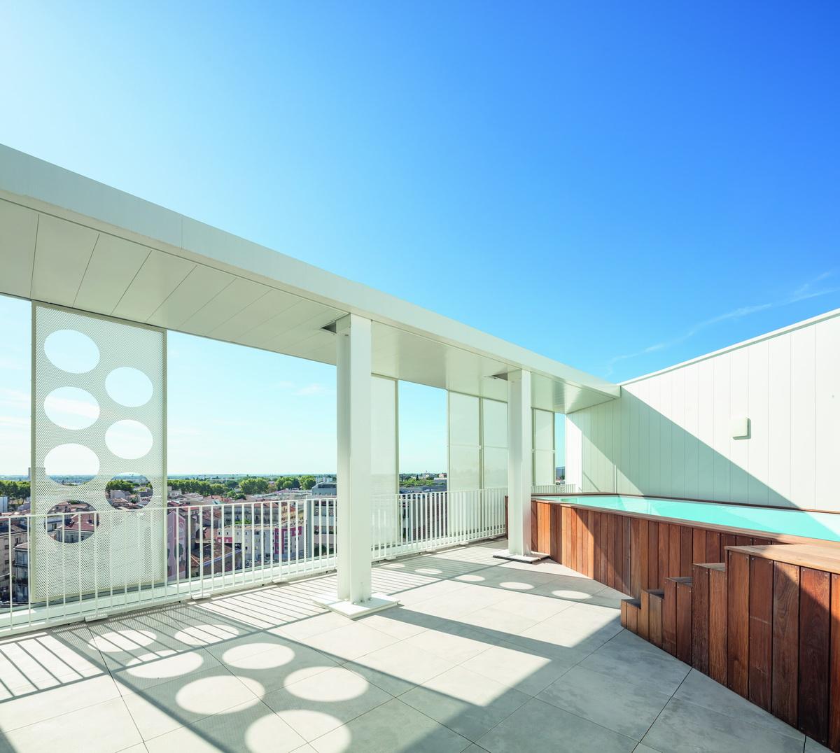 如纯白蕾丝裙般优雅圣洁：蒙特皮埃酒店综合体 / Manuelle Gautrand Architecture